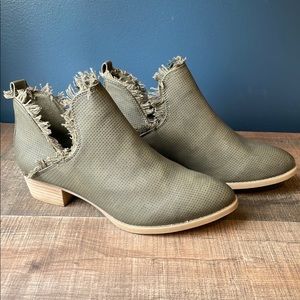 ⭐️Cato Eyelet Cut Booties⭐️